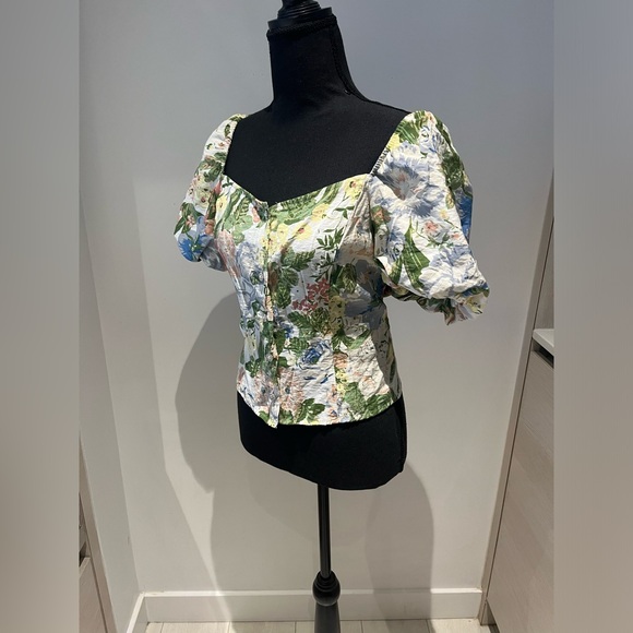 Size 6 Ruffled Sleeved Button Down Top - Picture 4 of 6